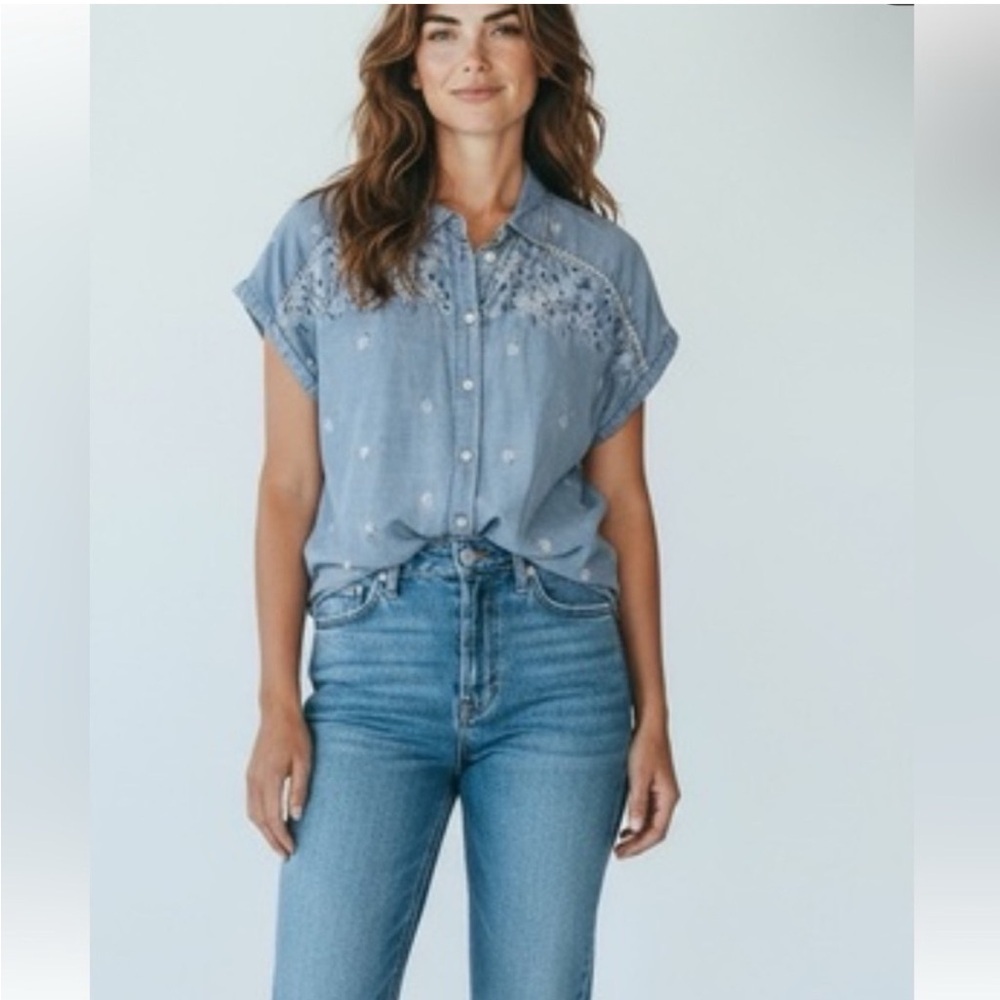 J.Jill 100% Tencel Chambray Floral Lace Yoke Relaxed Button Shirt Blue Women’s M